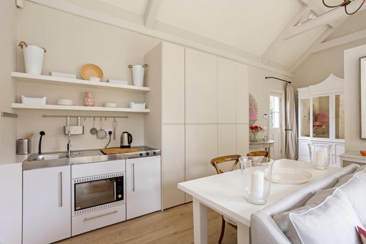 The Annexe - Beautiful Apartment With Garden Close To Heathrow And Windsor Staines-upon-Thames Exterior foto