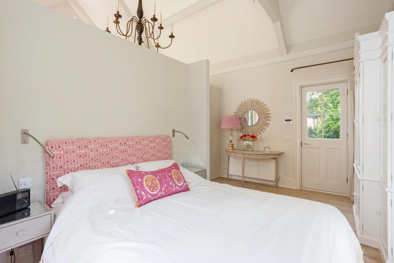 The Annexe - Beautiful Apartment With Garden Close To Heathrow And Windsor Staines-upon-Thames Exterior foto