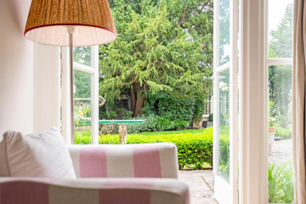 The Annexe - Beautiful Apartment With Garden Close To Heathrow And Windsor Staines-upon-Thames Exterior foto