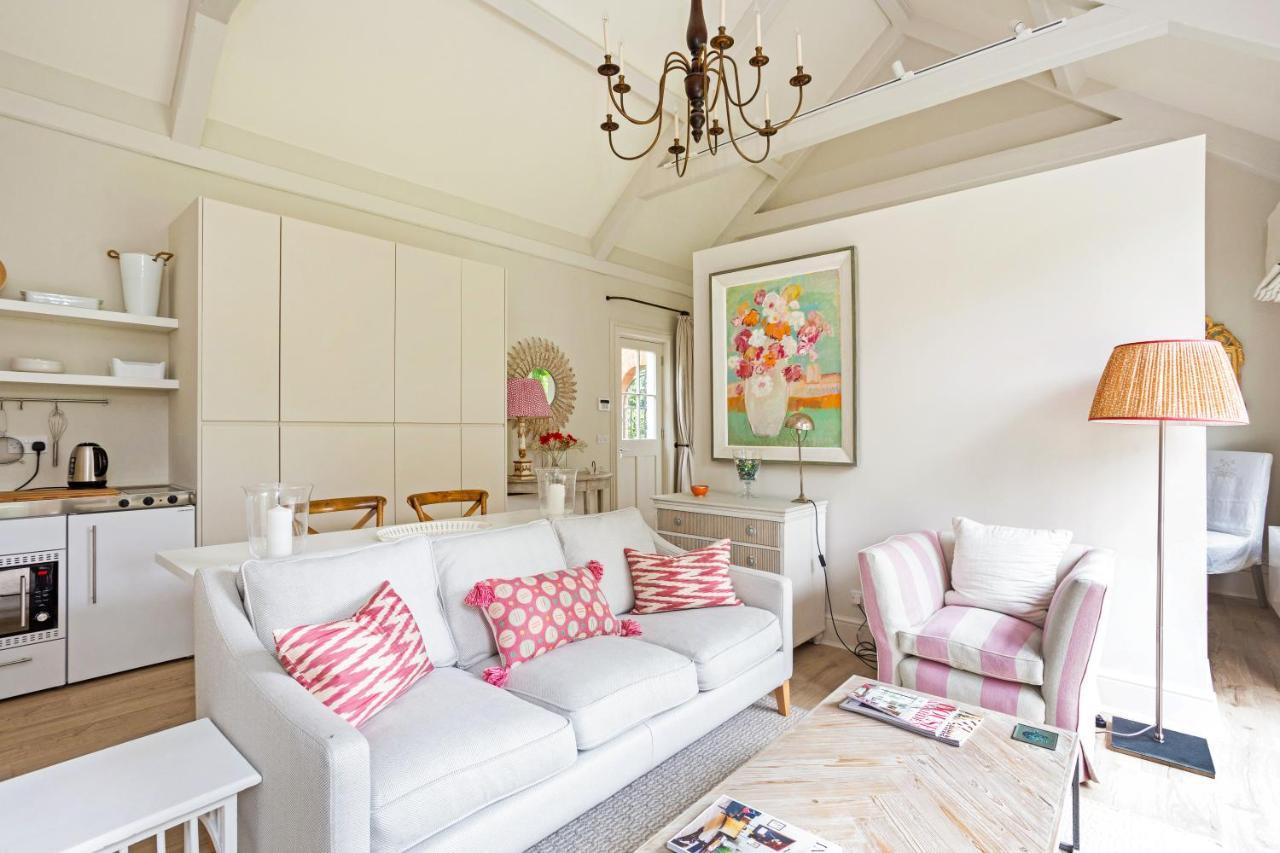 The Annexe - Beautiful Apartment With Garden Close To Heathrow And Windsor Staines-upon-Thames Exterior foto