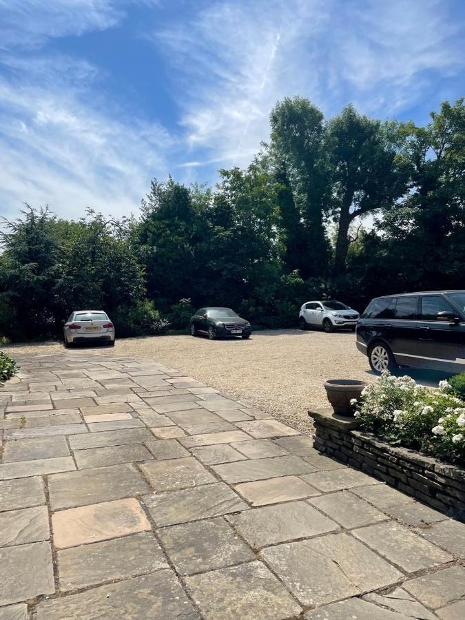 The Annexe - Beautiful Apartment With Garden Close To Heathrow And Windsor Staines-upon-Thames Exterior foto